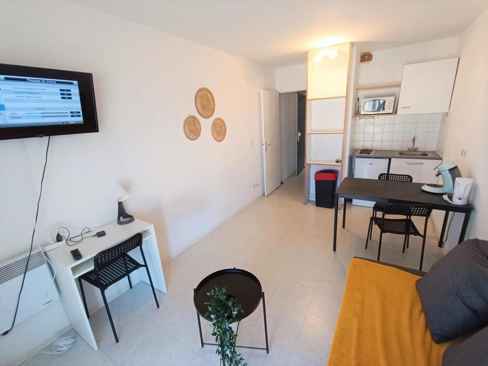 Appartement Tout Equipe A 6 Minutes De La Gare St Charles Marseille Exterior photo